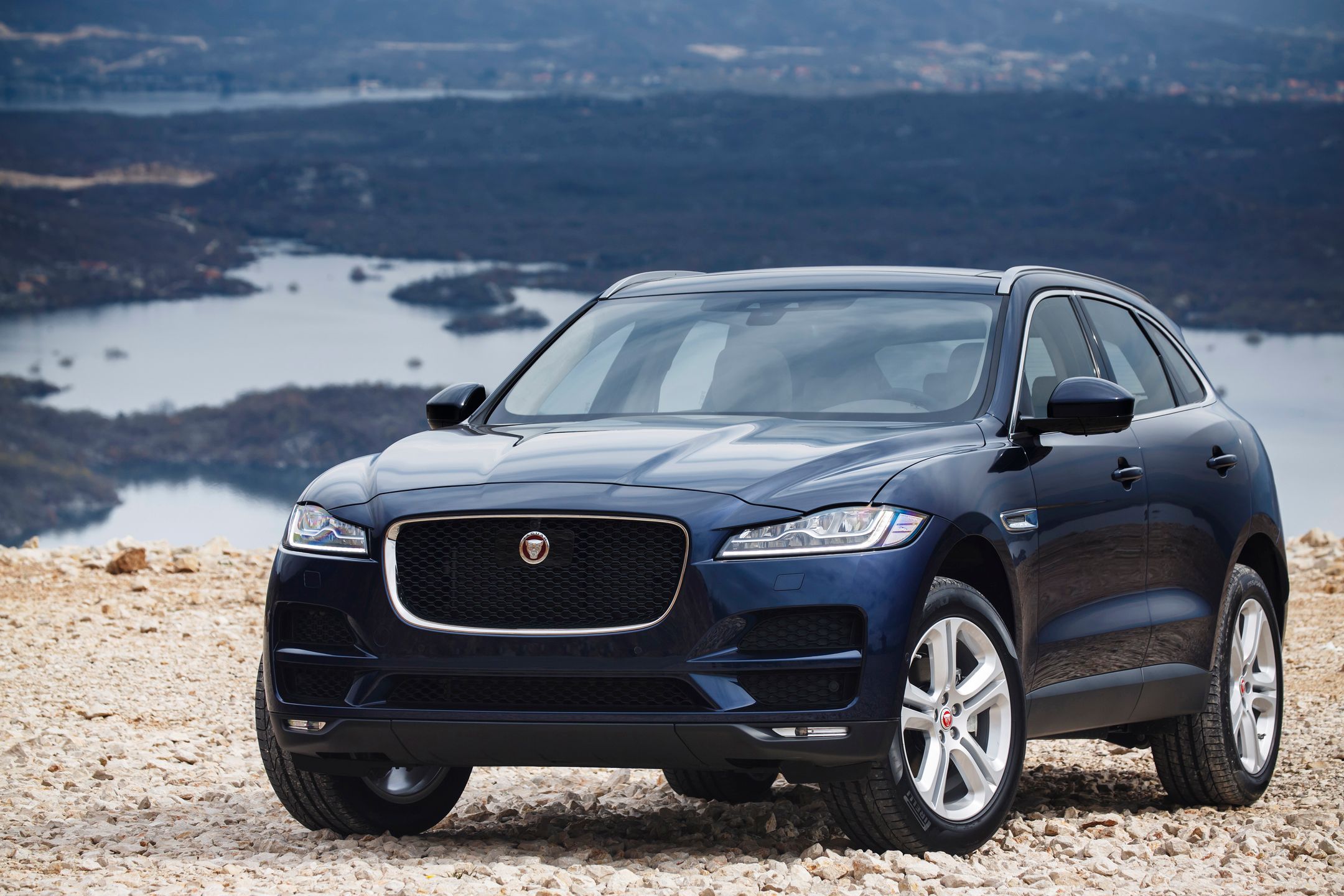 Jaguar F-Pace 1