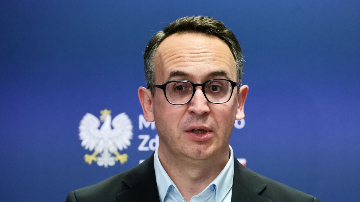 Porozumienie resortów w sprawie wspó?pracy na rzecz promocji profilaktyki
Fot. Anita Walczewska/East News, 26.05.2026. Warszawa. Konferencja prasowa nt. podpisania Porozumienia przez Ministrow Zdrowia, Aktywow Panstwowych i Infrastruktury w sprawie wspolpracy na rzecz promocji profilaktyki.
N/z: minister infrastruktury Dariusz Klimczak
Anita Walczewska