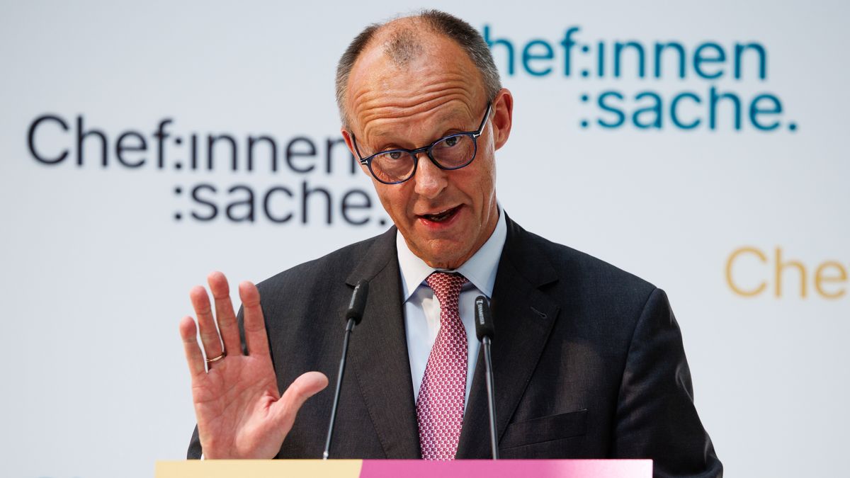 German Chancellor Friedrich Merz gestures as he speaks during a conference of female leaders Chef:innensache Jahreskonferenz 2025: Future Leaders in Berlin, Germany, 02 July 2025. EPA/CLEMENS BILAN Dostawca: PAP/EPA.