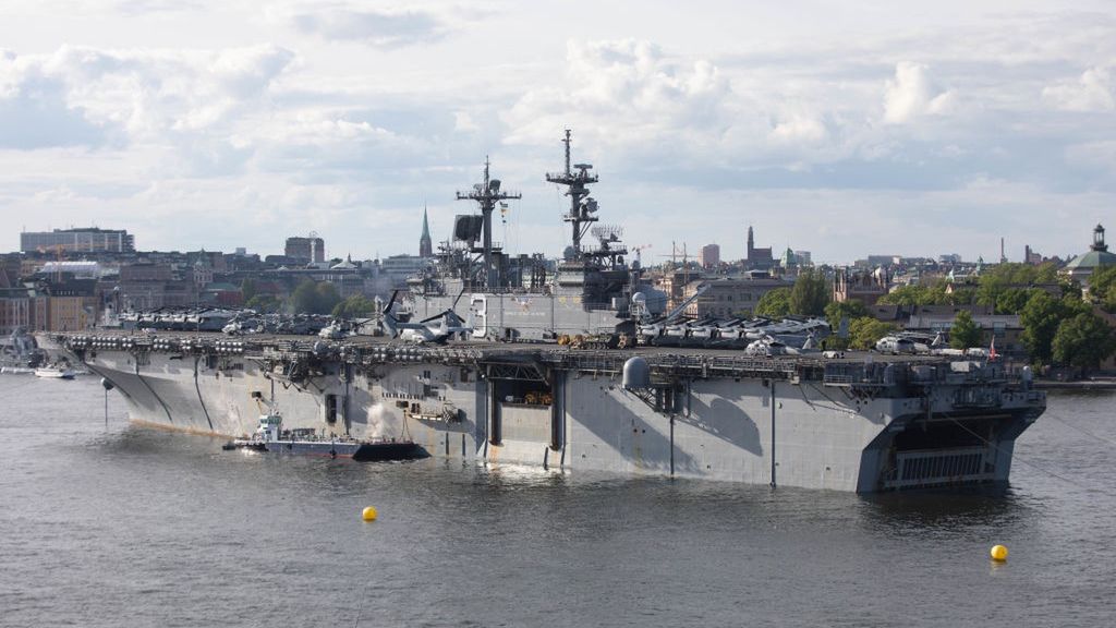 USS Kearsarge zacumuje w Gdyni