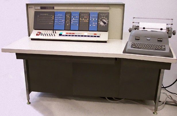 IBM 1620 - prawdopodobnie najstarsza stacja robocza (fot. na lic. CC; RTC at the English language Wikipedia)