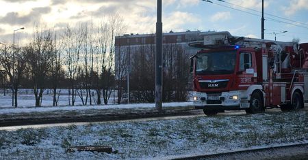 Przypalona potrawa uruchomiła alarm w domu studenckim na Felinie. Na miejscu interweniowali strażacy