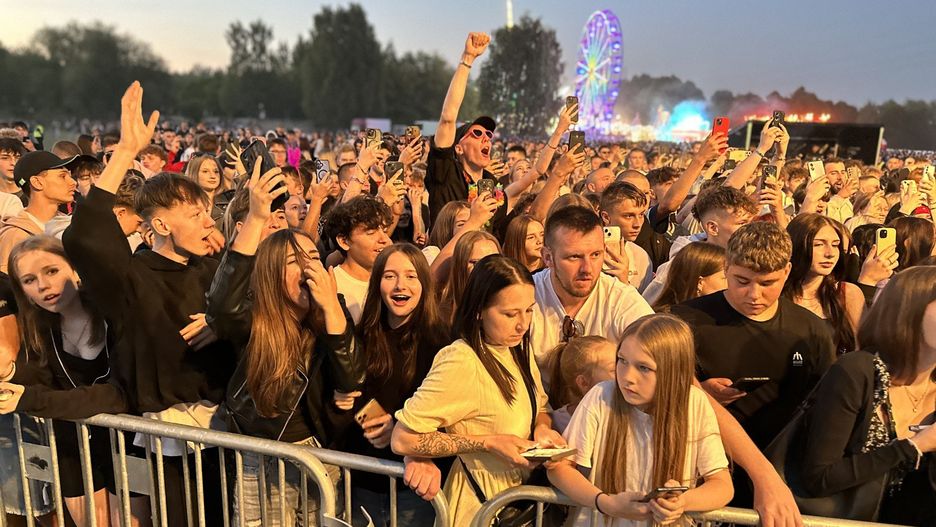 Dni Tomaszowa 2025: Sobota na błoniach, a na scenie Ania Karwan, EMO i Guzior. ZDJĘCIA