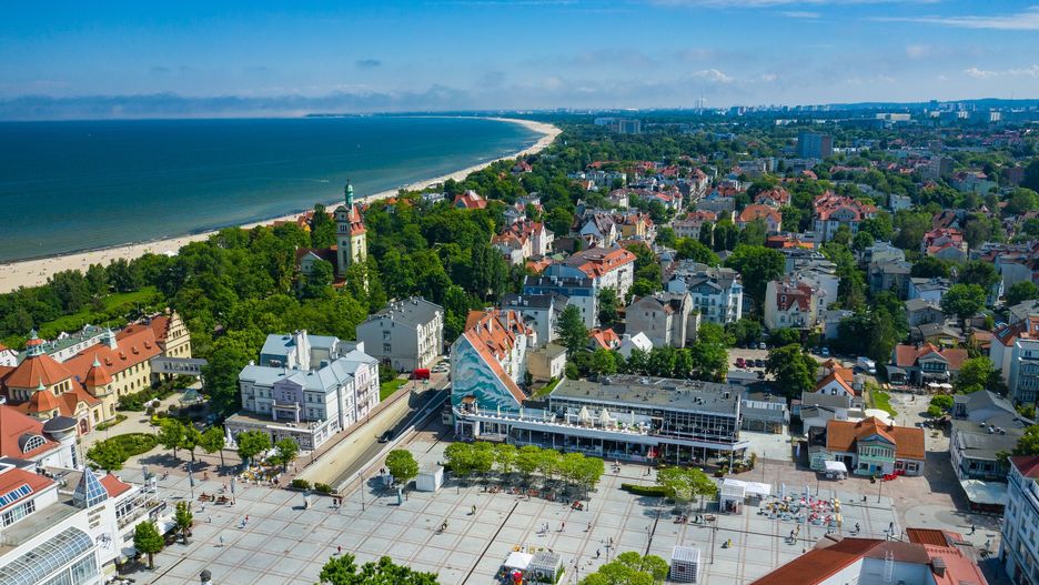 W Sopocie wiele hoteli zaprasza turystów do skorzystania z oferty zgodnie z rozporządzeniem