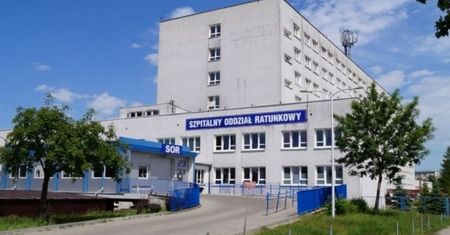 Ciechanów. Tragedia w szpitalu. 20-latek wypadł z okna