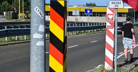 Niemcy wydali ostrzeżenie ws. podróży do Polski. "Nie zabieraj"