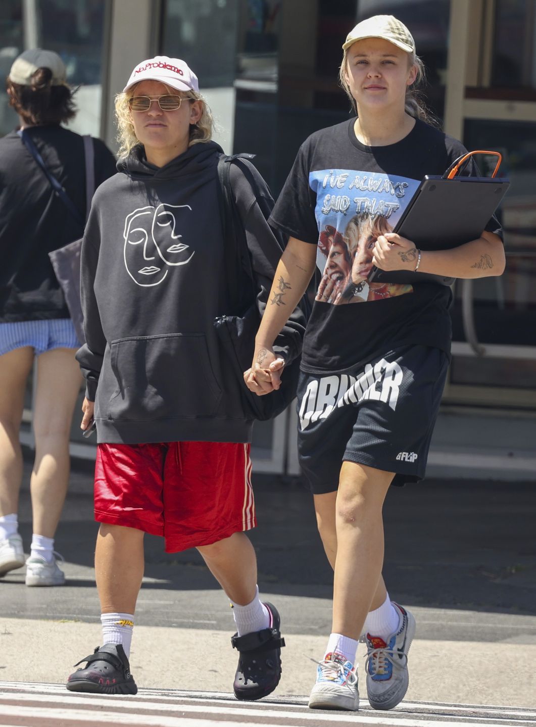 Jojo Siwa spaceruje z ukochaną