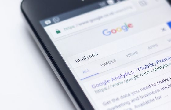 Polscy wydawcy chcą pieniędzy od Google za treści. Przedłużono negocjacje