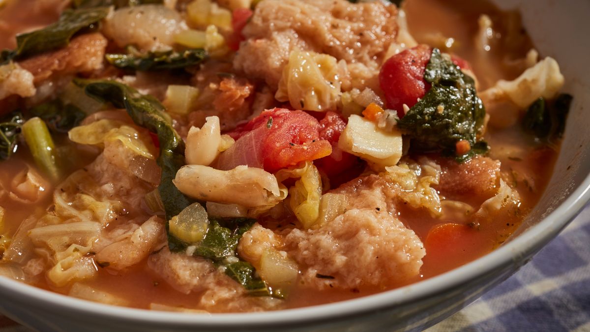 Toskańska ribollita pełna warzyw