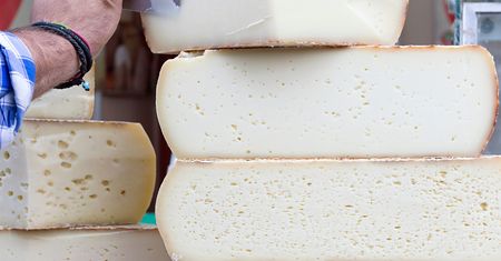 Wcale nie parmezan. Najlepszy ser do zapiekanek i makaronów nawet nie pochodzi z Włoch