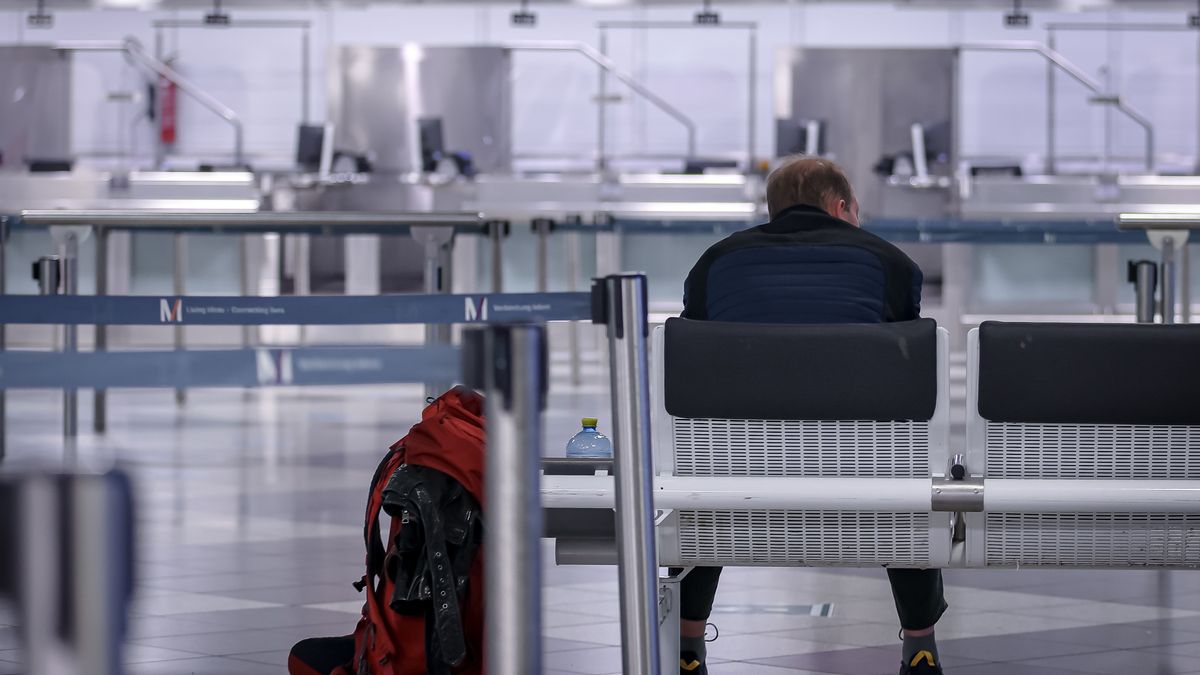 Chciał lecieć do Oslo z bagażem pełnym nabojów. Zajęły się nim służby. 