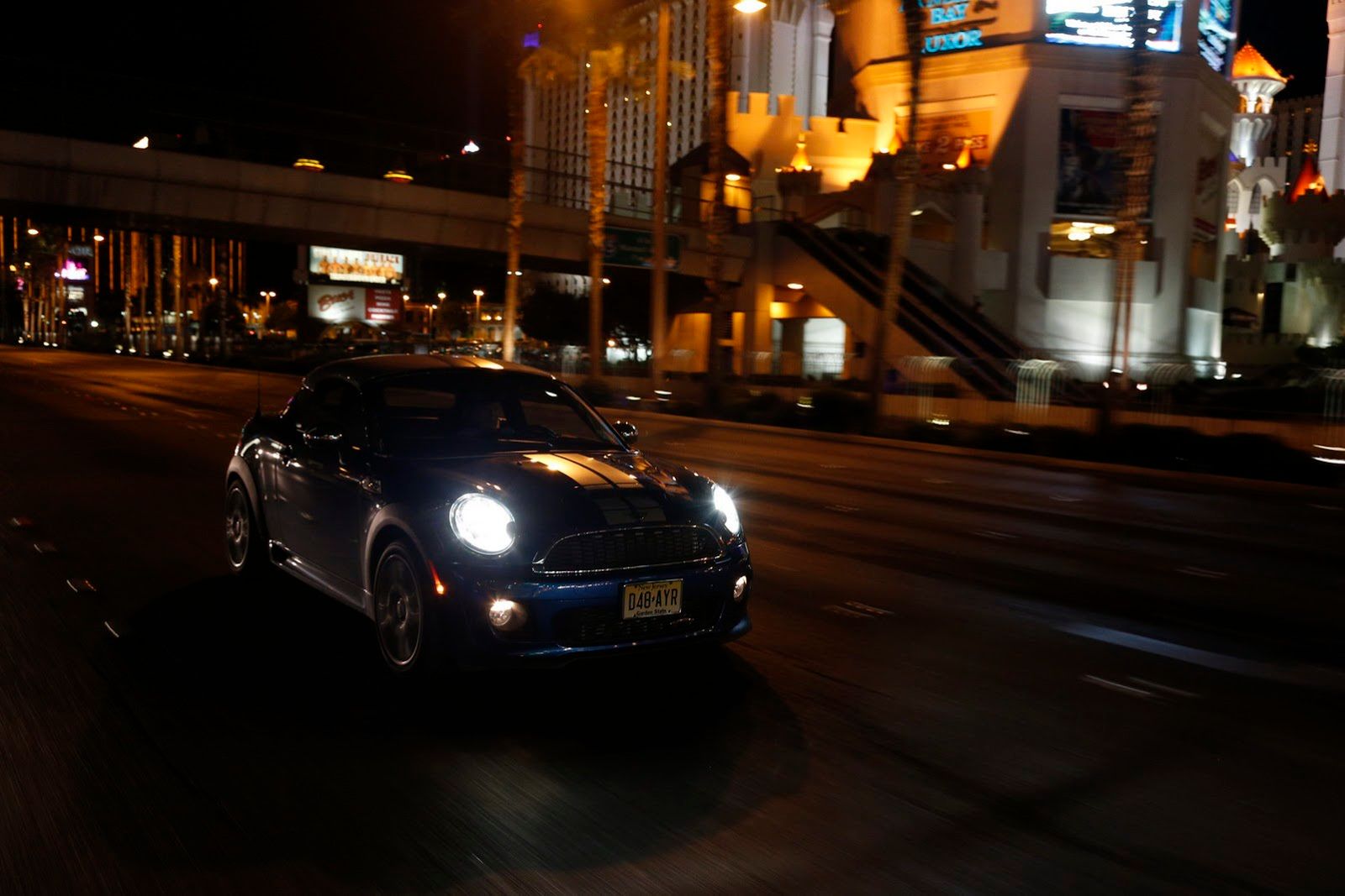 Galeria Mini jako celebracja sprzedaży półmilionowego egzemplarza w USA 235