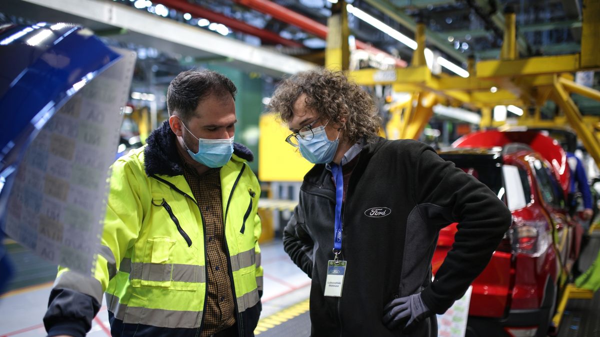 Czynności pod maską nie są skomplikowane, ale są miejsca, gdzie pracują przeszkolone osoby