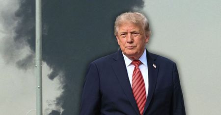 Działo się w nocy. Trump przerwał wypoczynek, ambasady USA wydały alerty