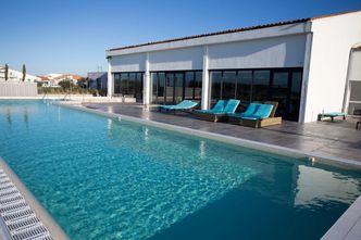 Polacy turystami "kategorii B" za granicą? "Jak jest niska cena, nie spodziewajmy się cudów"