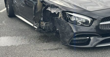 Pijany kierowca Mercedesa z zakazem prowadzenia. Spowodował kolizję