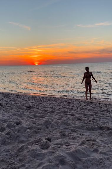Joanna Jabłczyńska na plaży