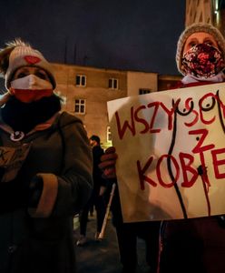 Fala protestów z powodu śmierci ciężarnej kobiety. "Macie krew na rękach" - skandowały transparenty przed gdańskim biurem PiS