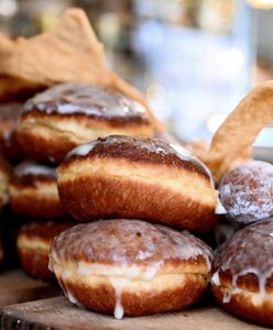 W tłusty czwartek pączki za 29 groszy. Znane sieci robią ogromne promocje