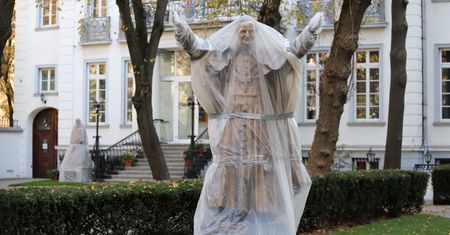 Warszawa. Zabezpieczono pomniki w ogrodach Nuncjatury Apostolskiej
