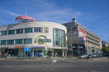 Zamkną 83 domy towarowe, zwolnią 12 tys. osób? Niemiecki gigant upada