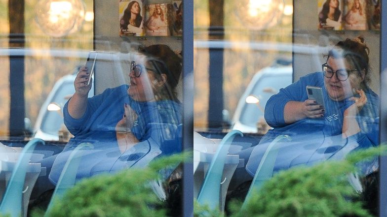 Niebieściutka Dominika Gwit z wizytą w salonie piękności