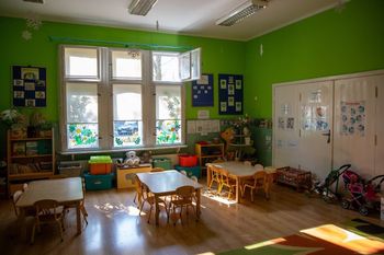 Nauczyciele swoje, MEN swoje. Nie-nauczyciele będą mogli pracować w przedszkolach. "Zdecydowanie sprzeciwiamy się zmianom"