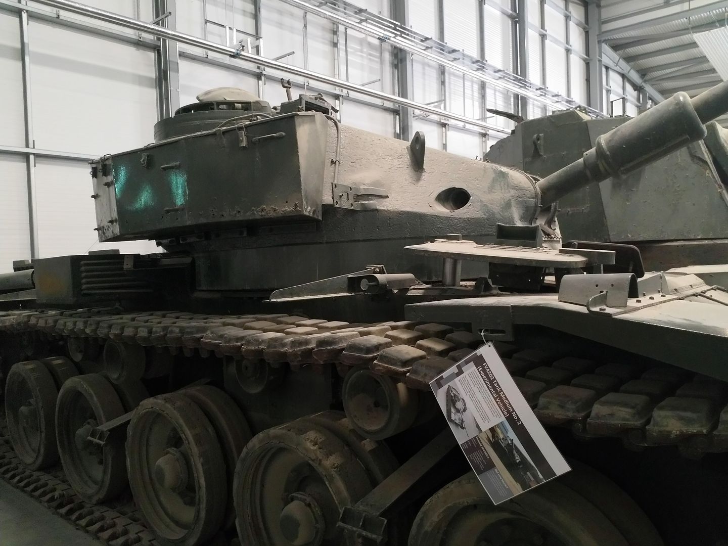 Prototypowy brytyjski czołg średni FV 4202. 