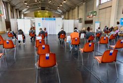 Szczepienia przeciw COVID-19. Niechciane dawki to już miliony sztuk. Rząd rozważa sprzedaż