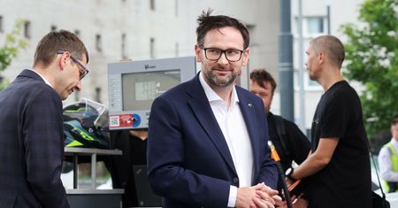 Cała Polska śmiała się z "awarii" na stacjach. Obajtek mówi, jak było