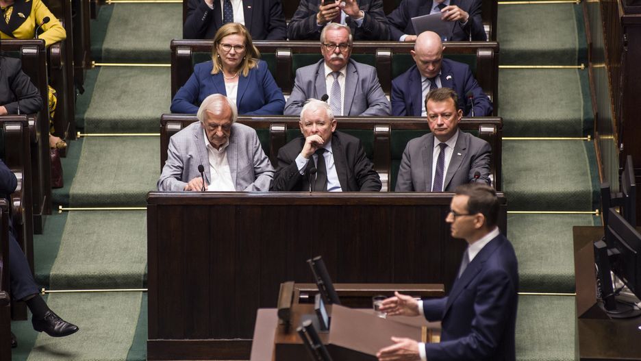 WARSAW, MAZOWIECKIE, POLAND - 2022/06/09: Jaroslaw Kaczynski (in the middle front row) - the chairman of the Law and Justice (PiS) ruling party, looks at Prime Minister Mateusz Morawiecki speaking during a session of the Polish Sejm at the lower house of the Polish Parliament. (Photo by Attila Husejnow/SOPA Images/LightRocket via Getty Images)