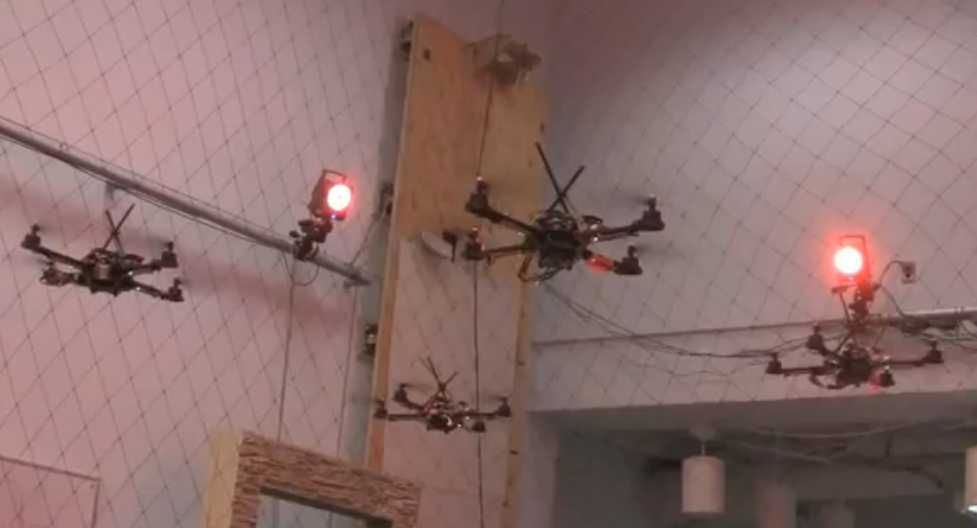 Eskadra quadrocopterów działa jak jeden organizm [wideo] 1