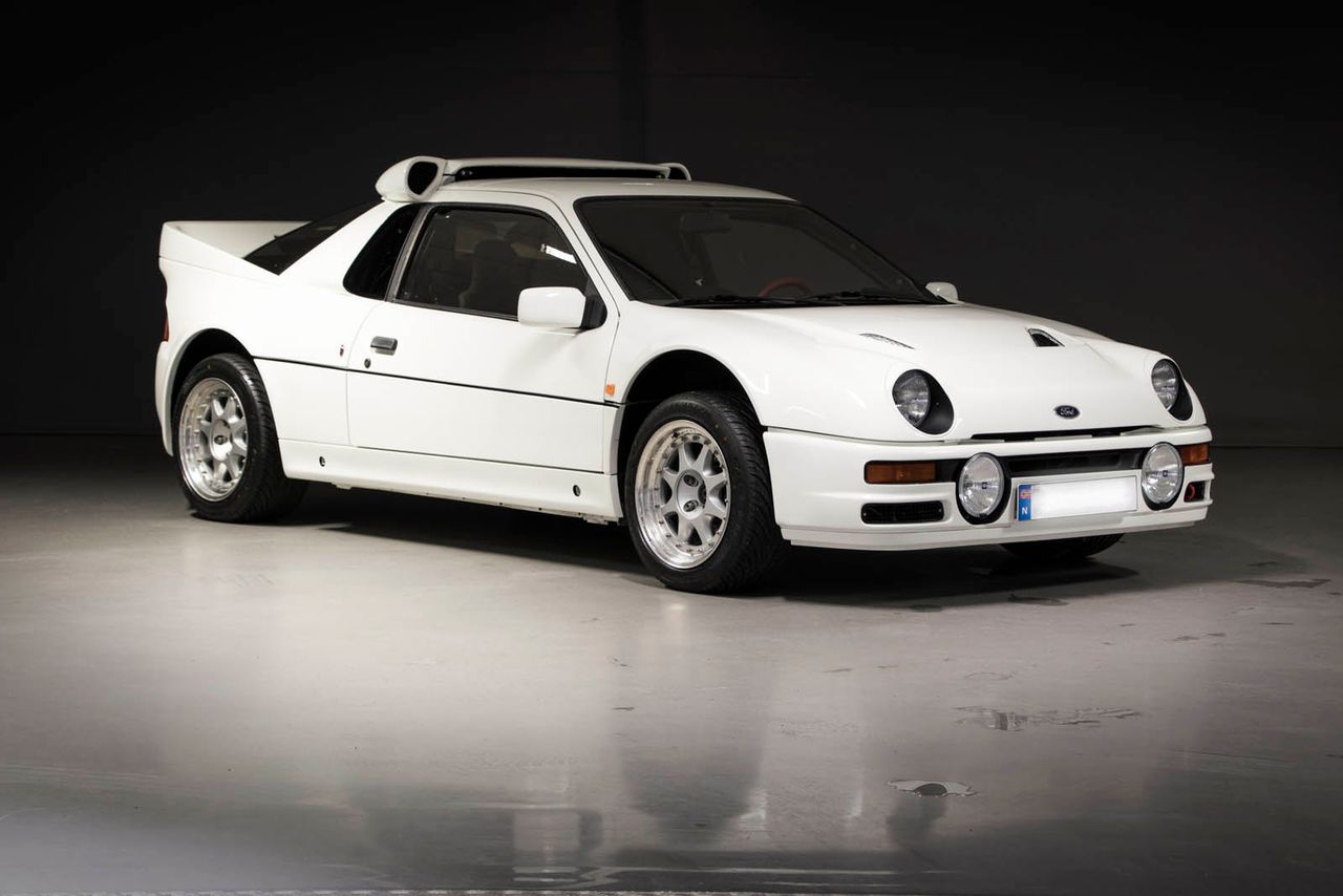 Mimo wieku, ciągle pociąga. Legendarny Ford RS200 Evolution trafił na sprzedaż