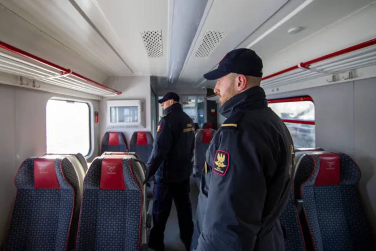 Agresywny Hiszpan. Kopnął kierownika pociągu