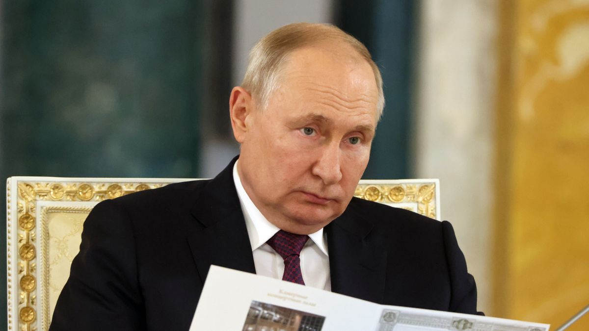 SAINT PETERSBURG, RUSSIA - SEPTEMBER 20 (RUSSIA OUT): Russian President Vladimir Putin reads a booklet during a meeting of the Board of Trustees for the Mariinsky Theatre on September 20, 2023, in Saint Petersburg, Russia. President Putin is on a one-day trip to Saint Petersburg. (Photo by Contributor/Getty Images)
