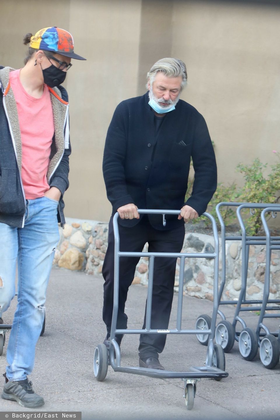 Alec Baldwin na spotkaniu z rodziną Halyny Hutchins