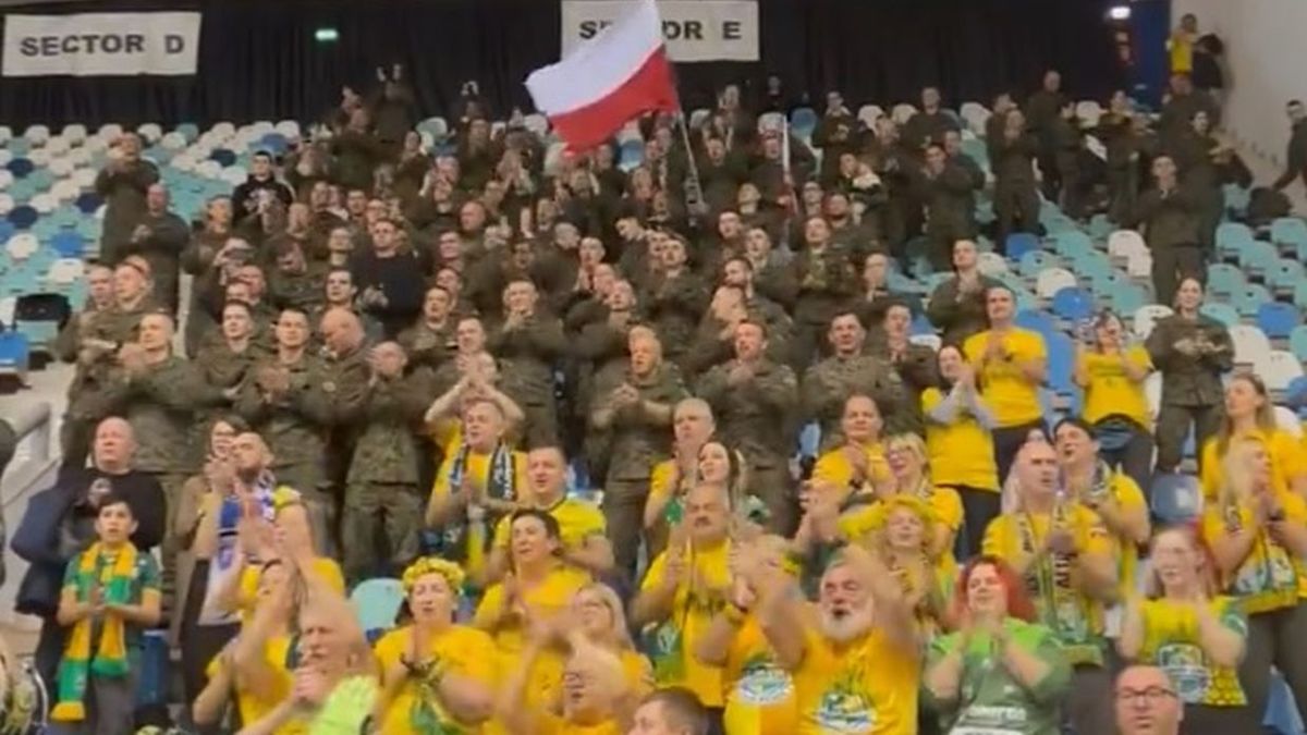 Na zdjęciu: żołnierze i kibice Aluron CMC Warty Zawiercie