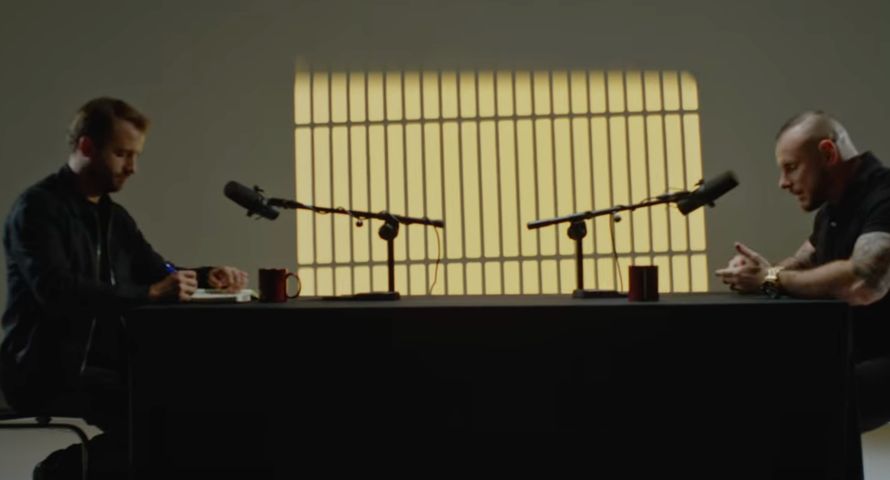 Znany dziennikarz w teledysku rapera. "Staram się nagłaśniać systemową patologię"