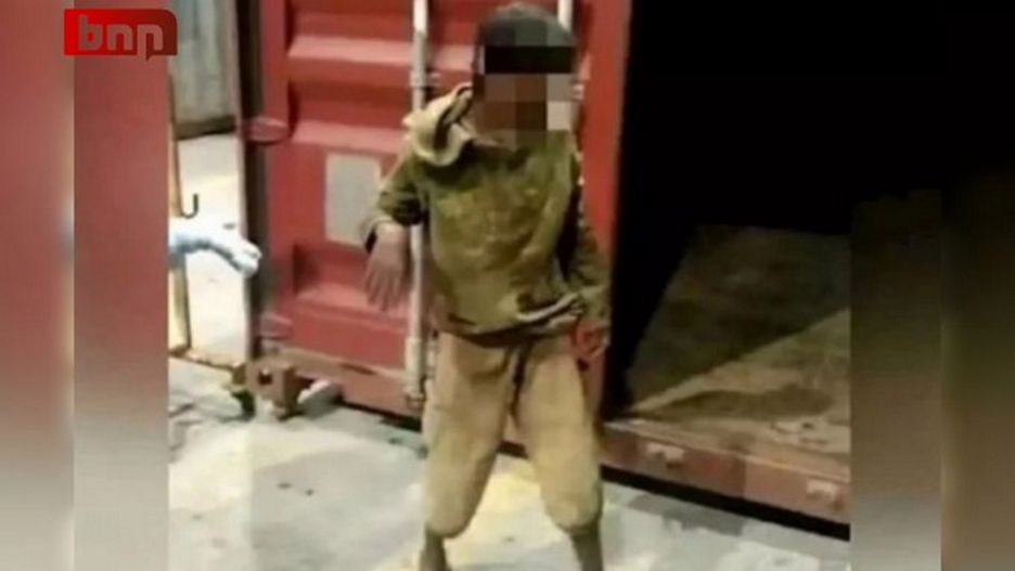 Nastolatek ukrył się w kontenerze transportowym, który został nadany do Malezji.