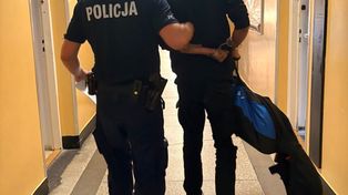 Warszawa: Dzielnicowy zatrzymał poszukiwanego 32-latka. Mężczyznę zdradziło nerwowe zachowanie