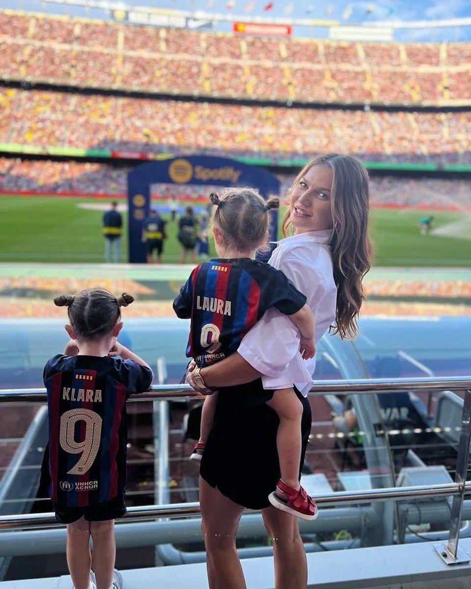 Anna Lewandowska z córkami 