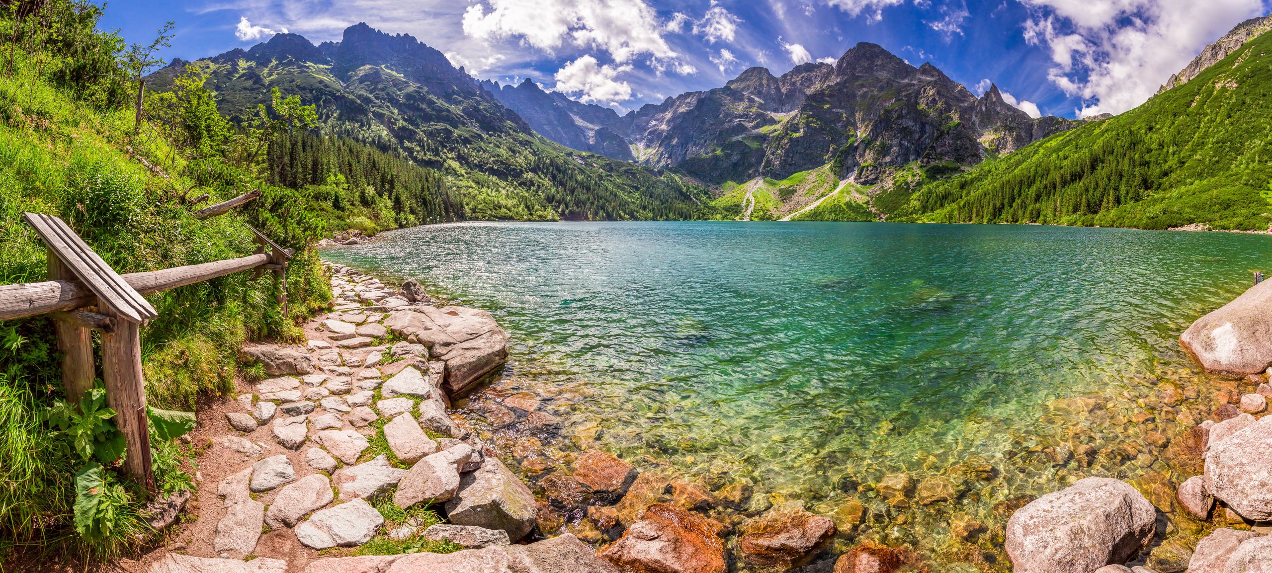 Morskie Oko to jedno z najpopularniejszych miejsc w Tatrach