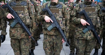 Rosną napięcia w Europie. Wróci obowiązkowa służba wojskowa?