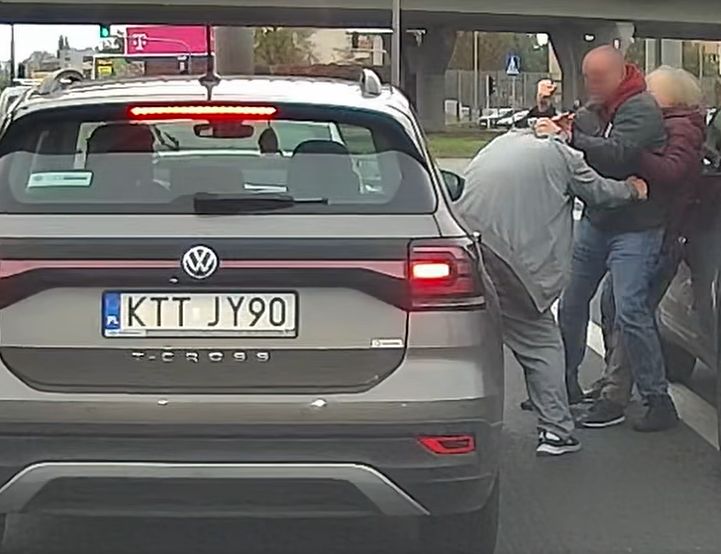 Kierowca uderzył także starszego mężczyznę