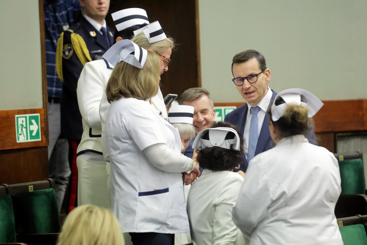 Premier Mateusz Morawiecki rozmawiał w Sejmie z pielęgniarkami