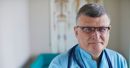 Restrykcje pandemiczne. Rząd boi się protestów? Dr Grzesiowski o "unikach politycznych"