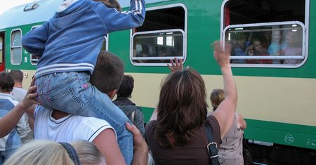 Koronawirus i wakacje. Kolonie i obozy w czerwonych i żółtych strefach? "Nie ma zakazu". Ale jest ich niewiele