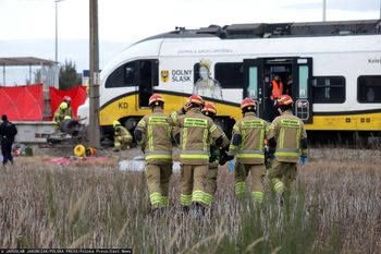 Wjechała wprost pod pociąg. Duże utrudnienia na Dolnym Śląsku