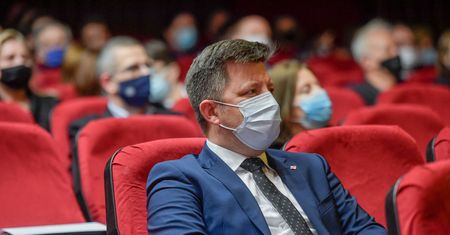 Nowe maile Dworczyka. "Piliśmy nalewki a on opowiadał"