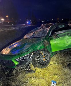 Dachowanie na A1. 23-latek rozbił auto warte fortunę